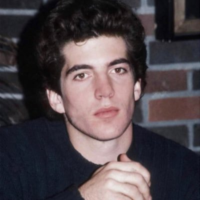 𝙰𝚜𝚑's profile picture
