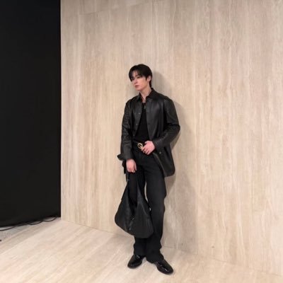 ์ด๋
ธ's profile picture