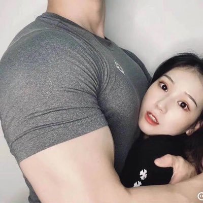 lovehugepecs's profile picture