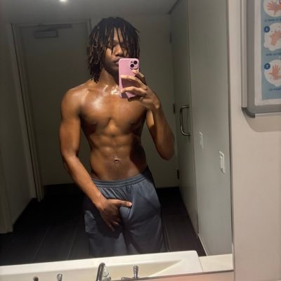 Louiluvstocum's profile picture