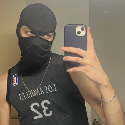 le v 🍓's profile picture
