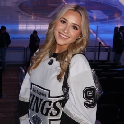 alexandra's profile picture