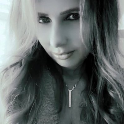 Chellee🌻🖤's profile picture