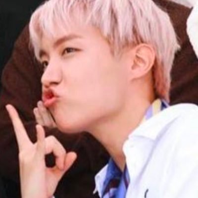 sophie; is seeing BTS🦆's profile picture