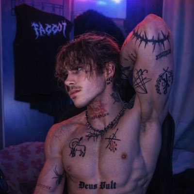 Lazarus 🧛🏻's profile picture