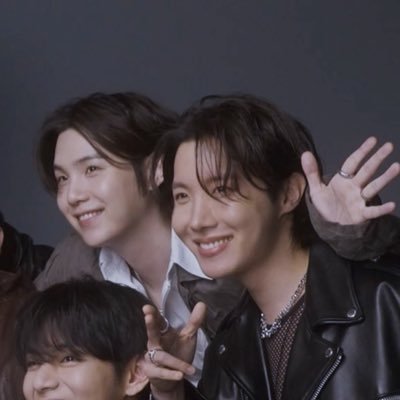 팟 pat⁷ is seeing BTS 🌙🔆's profile picture