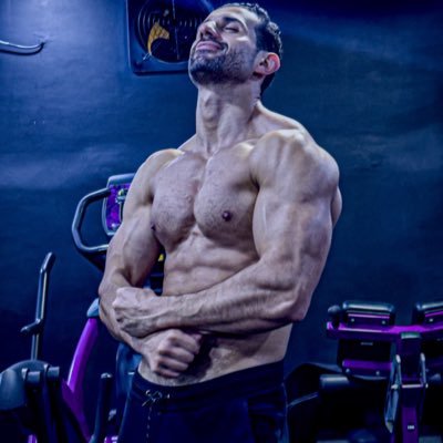 ¥'s profile picture