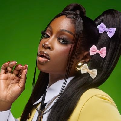 sheismodola's profile picture