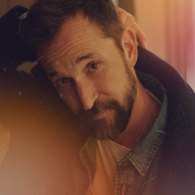Noah Wyle Updates's profile picture