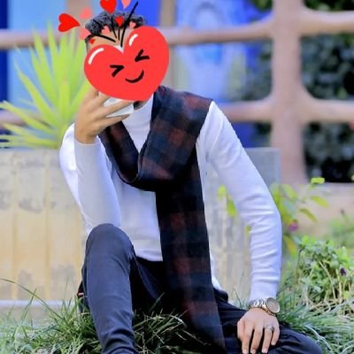 كبرياء شاب في بدايت العشرينات 22😎's profile picture