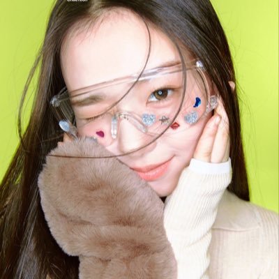 tripleS moments that could kill a sapphic's profile picture