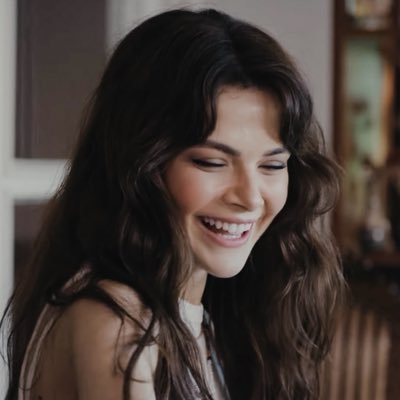 júlia 🦋's profile picture