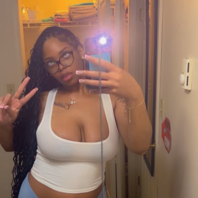 i Si 🩷🕷️'s profile picture