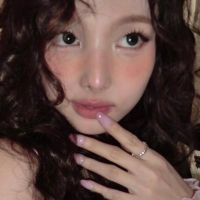 head nayeonator's profile picture