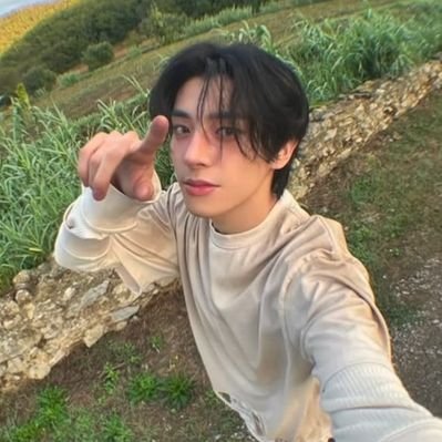 a ⁷'s profile picture