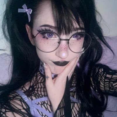 Nana 🌙💜 asmrtist & vtuber 🐰🪽's profile picture