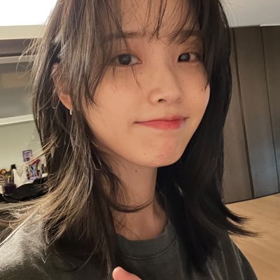 아이유 영상🗂's profile picture