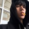 b's profile picture