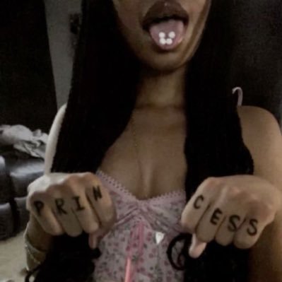 pinkpetiteangel's profile picture