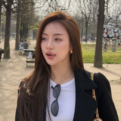 B's profile picture