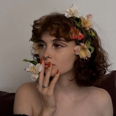 𝑓𝑙𝑜𝑟𝑎's profile picture