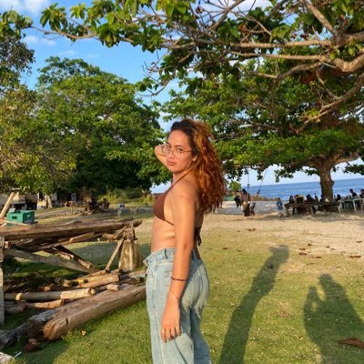 girl's profile picture