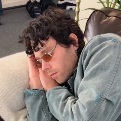 melo ⭑ VERÁ A 5SOS's profile picture