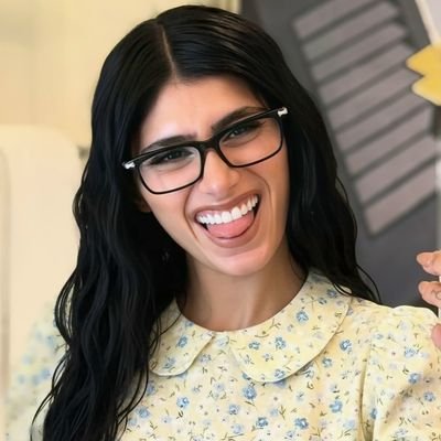 𝐌𝐢𝐚𝐊𝐡𝐚𝐥𝐢𝐟𝐚5's profile picture