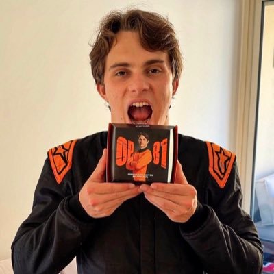 oscar piastri's pr manager's profile picture