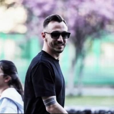 neon's profile picture