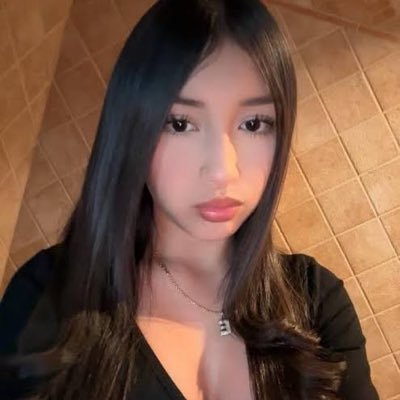 esli's profile picture
