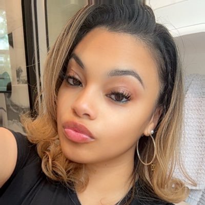 Dazzling Dee's profile picture