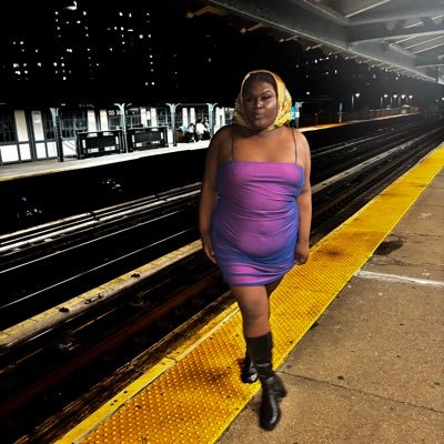 ucancallmesis's profile picture