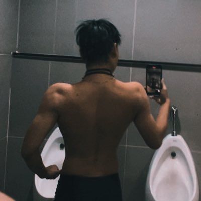 Look696928's profile picture