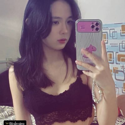 Oanh đang trả nợ môn điều dưỡng's profile picture