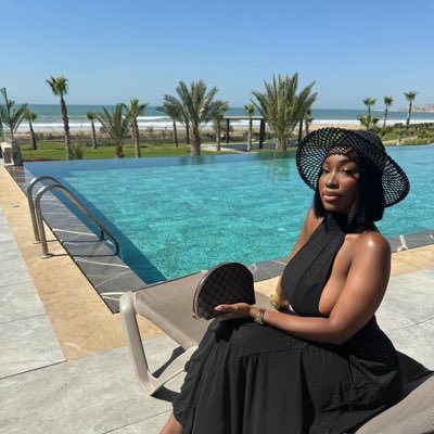 Nelly 🐝 💦's profile picture
