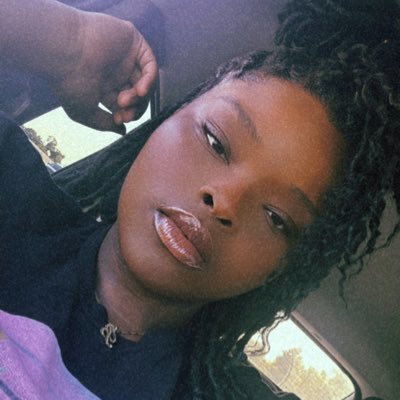 MISS PARASOCIAL 🐝's profile picture