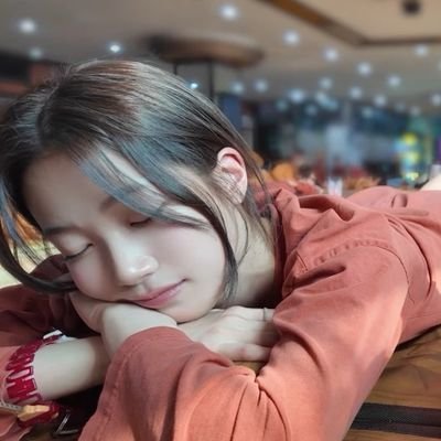 L's profile picture