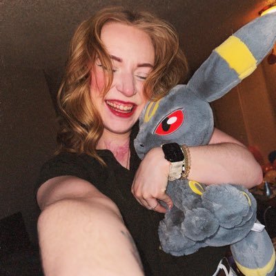 Simplee Emi ✨'s profile picture