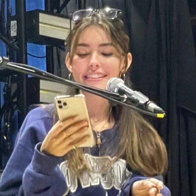 chantelle 𑣿🗝️🫂's profile picture