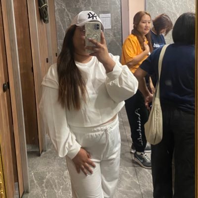 _angelaaa's profile picture