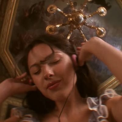 loveslivvia's profile picture