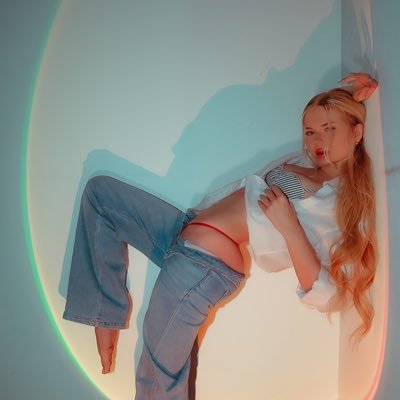 luluromanova's profile picture