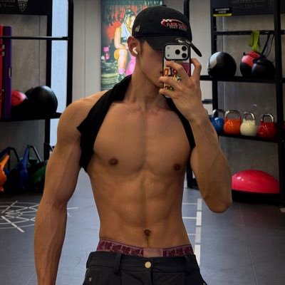 巨乖男's profile picture