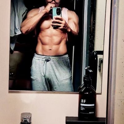 low_yis's profile picture