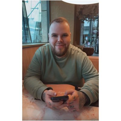 Lewis 🏴's profile picture