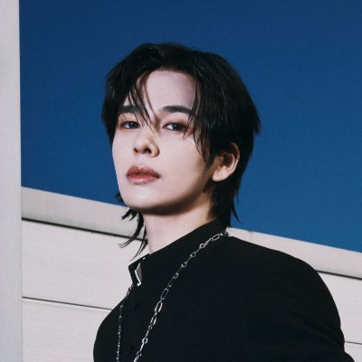 selebrity's profile picture