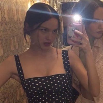 lara's profile picture