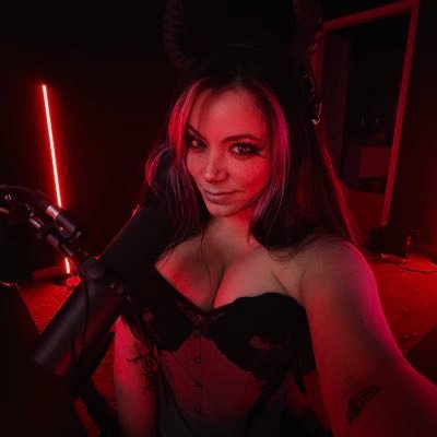 curvyllama𓆩♡𓆪🌙's profile picture
