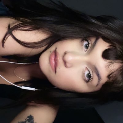 🎱 ★ ⊹ ࣪⋆ ♱ madri ✮ ⋆ 🐊's profile picture